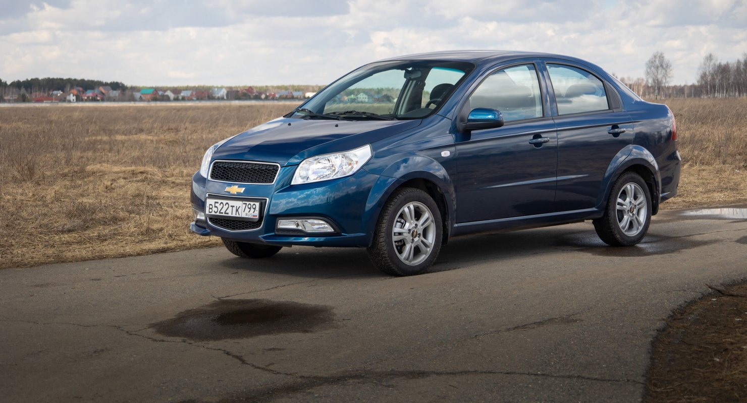 LADA Granta или Chevrolet Nexia: какой авто выбрать, если есть всего  миллион рублей?