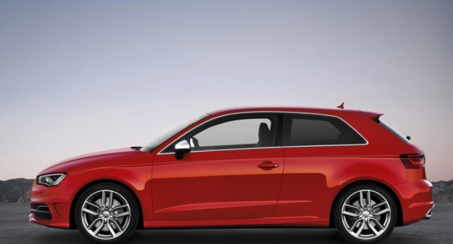 Audi представила обновленные S3 с 333-сильным мотором