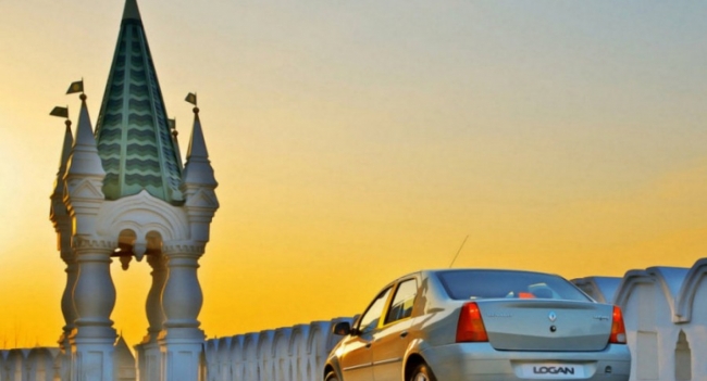 В России продолжаются продажи новых седанов Renault Logan