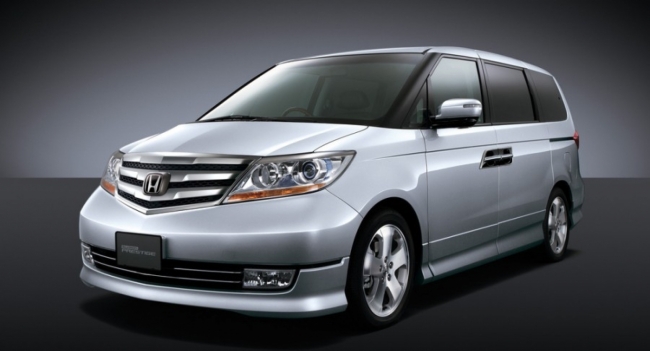 В РФ стартовали продажи гибридных минивэнов Honda Elysion за 5,1 млн рублей
