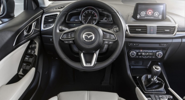 Mazda 3 подорожала на 135 000 рублей