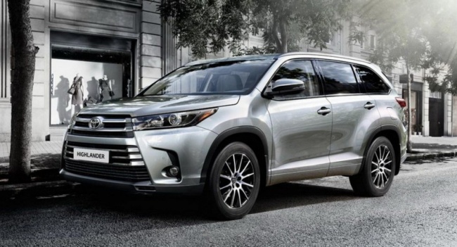 Объявлены цены на обновленный Toyota Highlander для рынка России