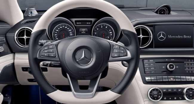 Mercedes SLC RedArt Edition и SL designo Edition, руль