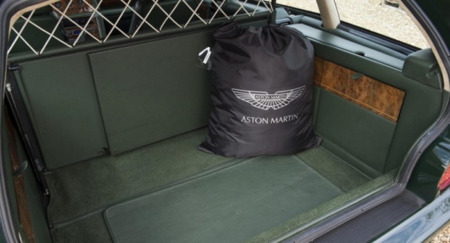 ASTON MARTIN V8 SPORTSMAN, багажник