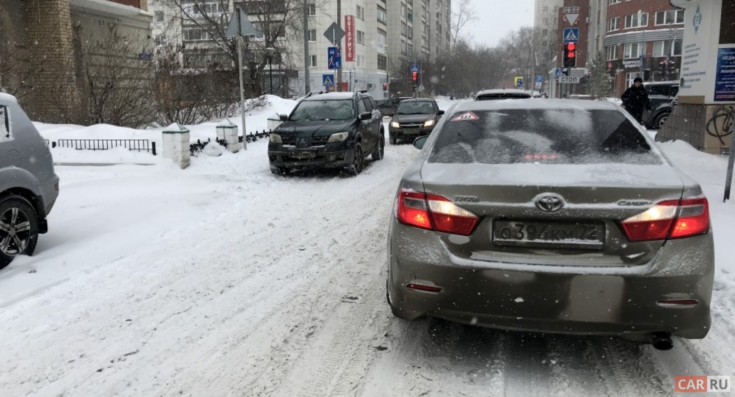 Как тормозить в гололед, чтобы не попасть в аварию