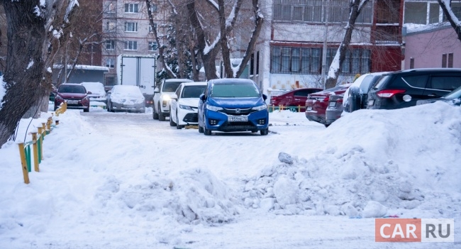 машины, двор, снег, сугробы