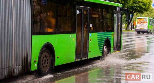 автобус, дождь, брызги