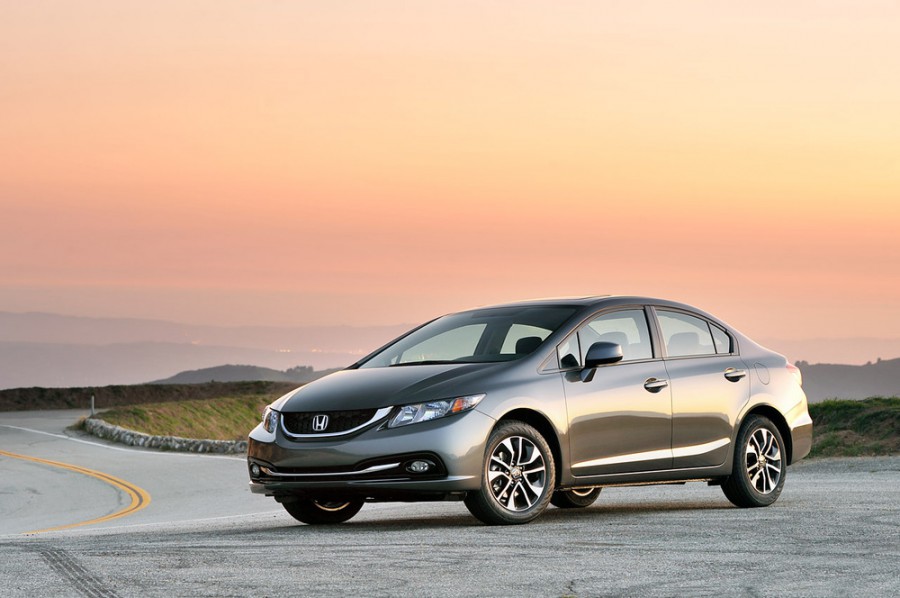 Honda Civic седан 4-дв., 9 поколение [рестайлинг], 1.8 AT (141 л.с.), Lifestyle 2014 года, характеристики