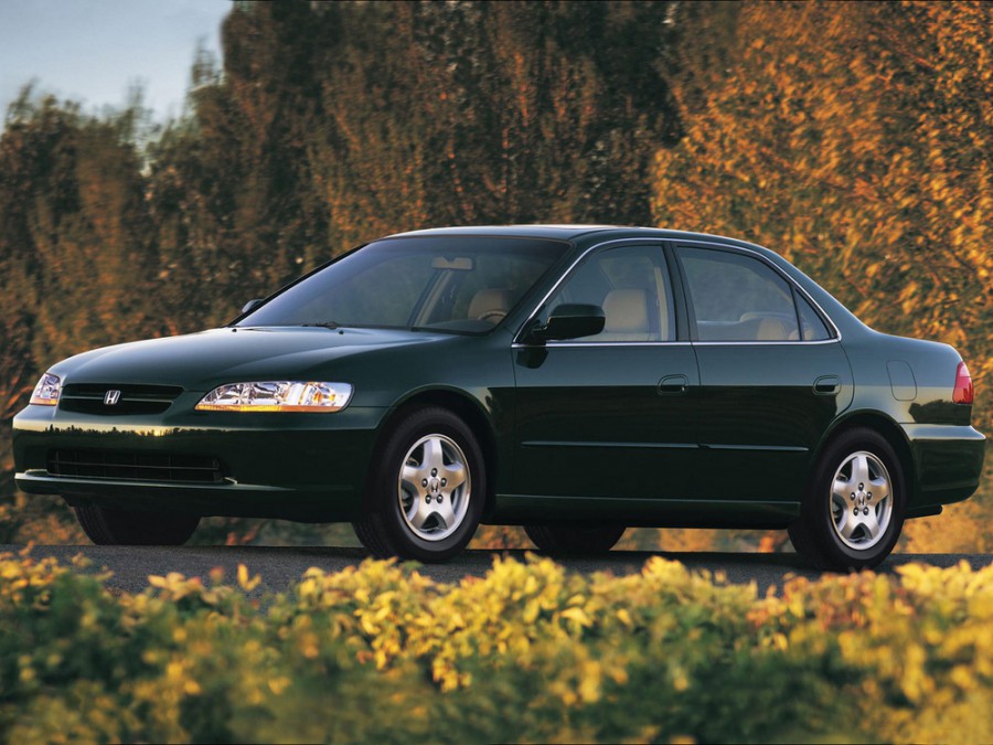 Honda Accord US-spec седан 4-дв., 1997–2002, 6 поколение, 2.3 AT (150 л.с.), характеристики