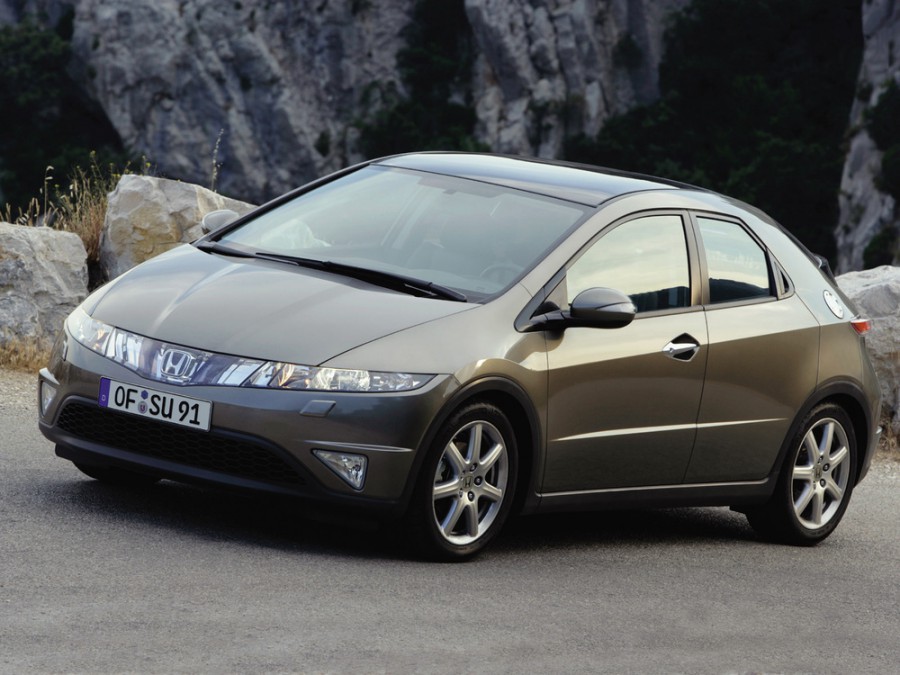 Honda Civic хетчбэк 5-дв., 2005–2008, 8 поколение, 1.8 MT (140 л.с.), Sport, опции