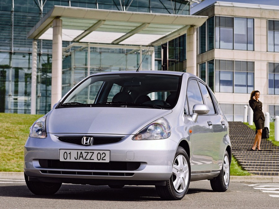 Honda Jazz хетчбэк, 2001–2004, 1 поколение - отзывы, фото и характеристики на Car.ru