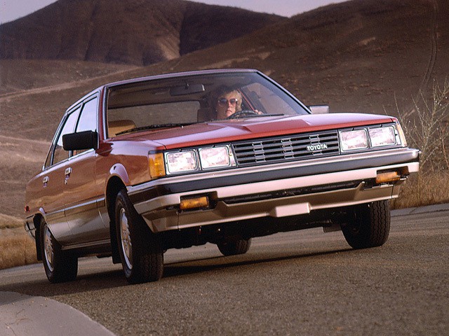 Toyota Camry седан, 1982–1984, V10 - отзывы, фото и характеристики на Car.ru