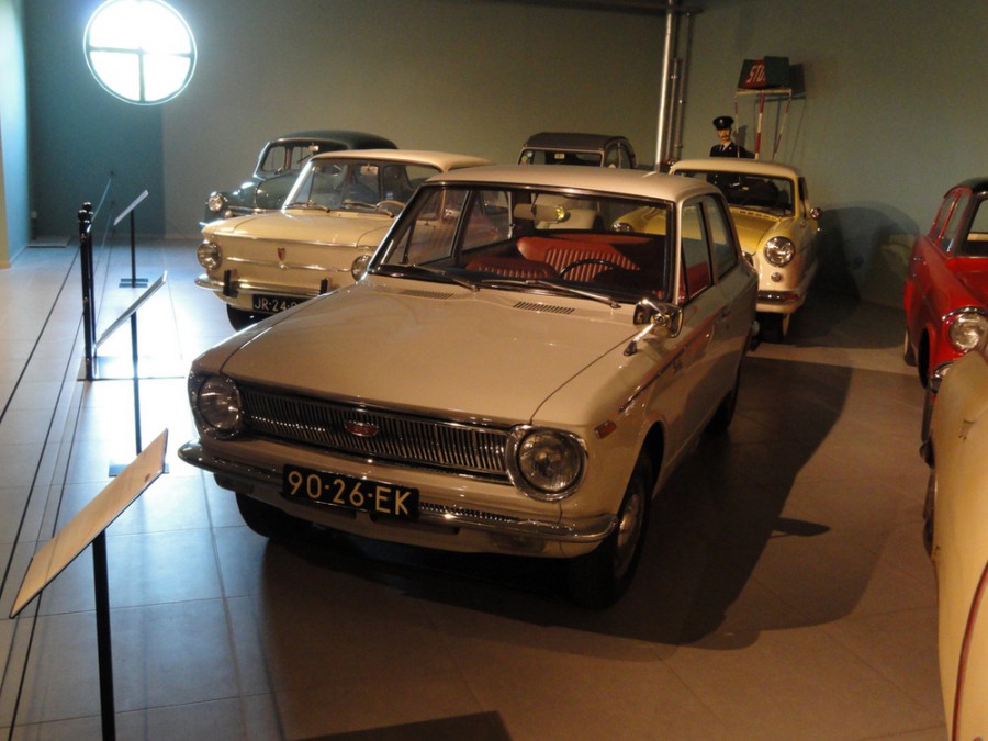 Toyota Corolla седан, 1966–1970, E10 - отзывы, фото и характеристики на Car.ru