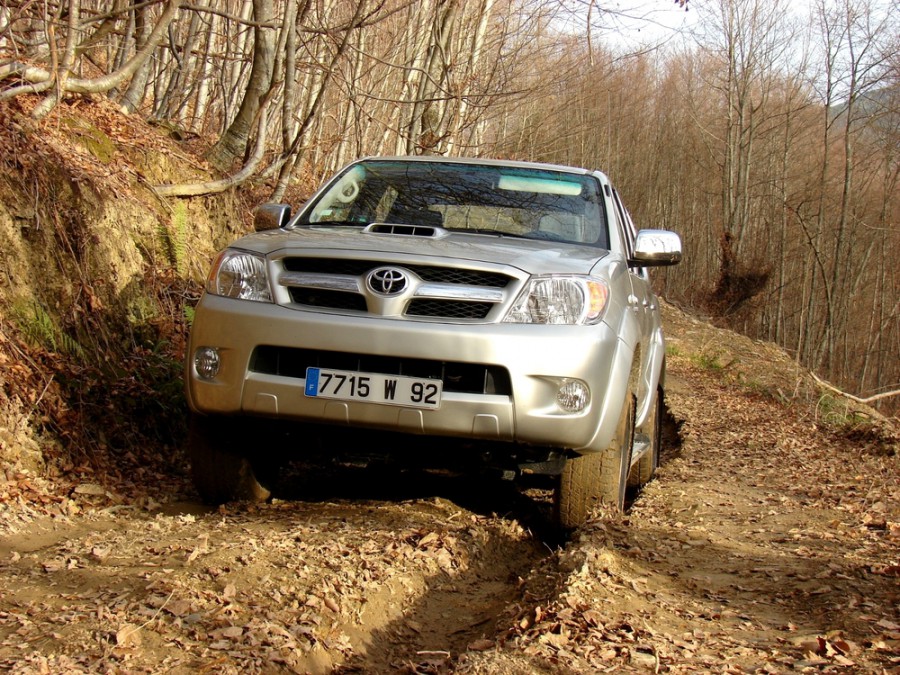 Toyota Hilux пикап 4-дв., 2005–2008, 7 поколение - отзывы, фото и характеристики на Car.ru