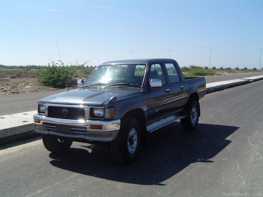 Toyota Hilux пикап 4-дв., 1991–1997, 5 поколение [рестайлинг], 2.4 D AT AWD (97 л.с.), характеристики