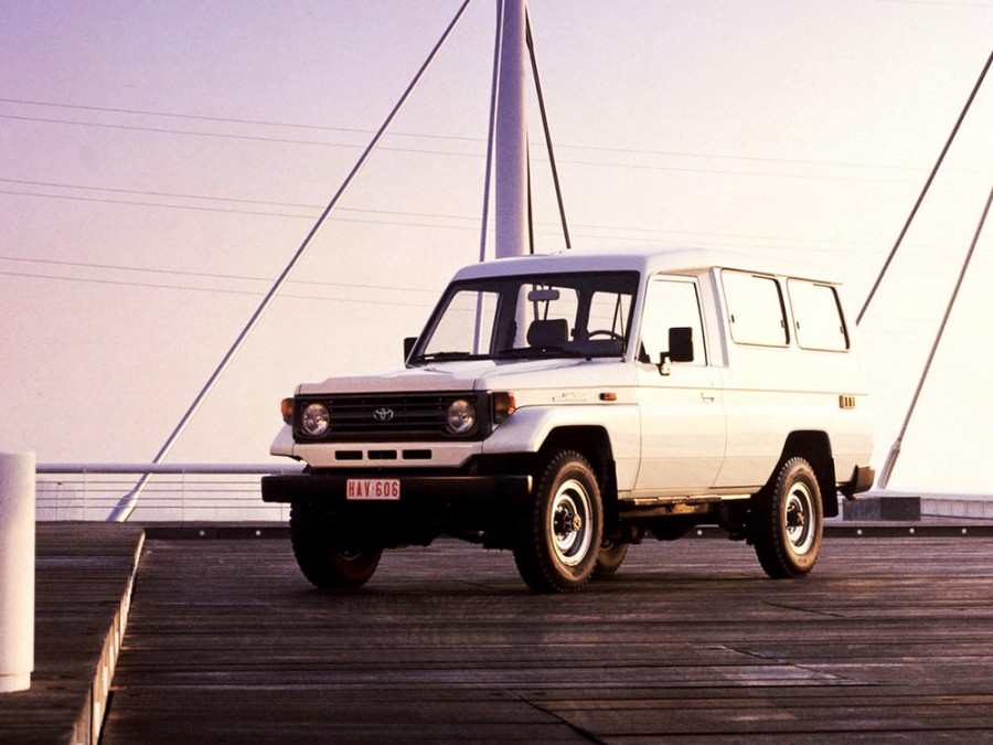 Toyota Land Cruiser J78 внедорожник 3-дв., 1990–1999, J70 [рестайлинг] - отзывы, фото и характеристики на Car.ru