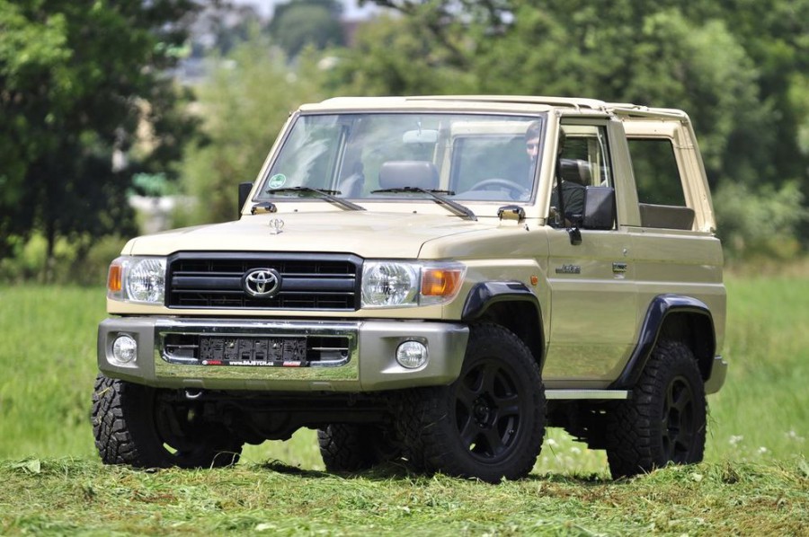 Toyota Land Cruiser J71 кабриолет, 2007–2016, J70 [3-й рестайлинг] - отзывы, фото и характеристики на Car.ru