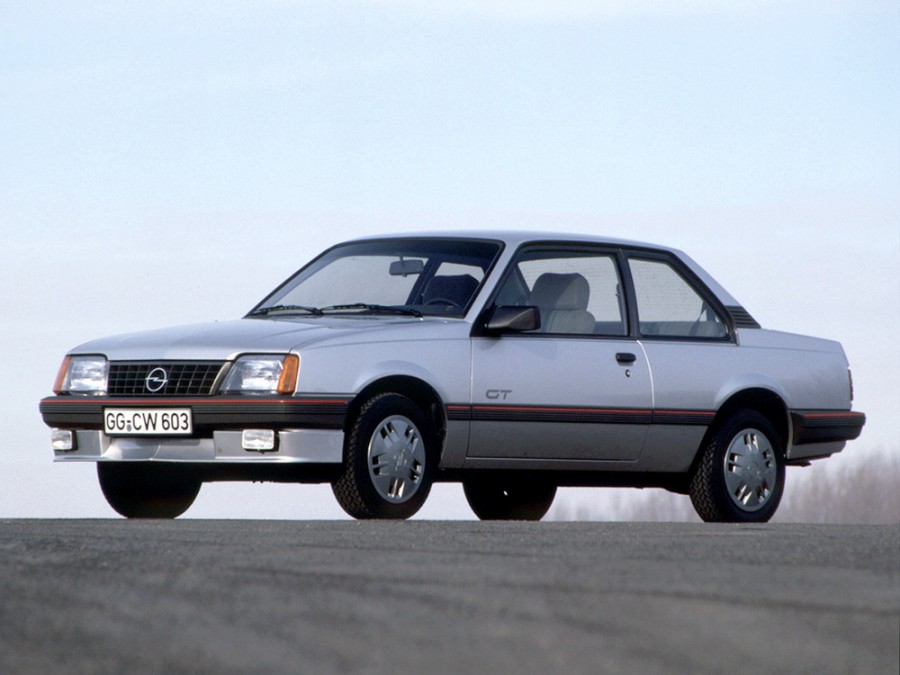 Opel Ascona седан 2-дв., 3 поколение [рестайлинг] - отзывы, фото и характеристики на Car.ru