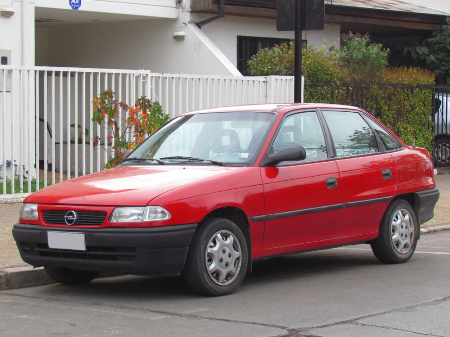 Opel Astra седан, 1994–2002, F [рестайлинг], 2.0 MT (136 л.с.), характеристики