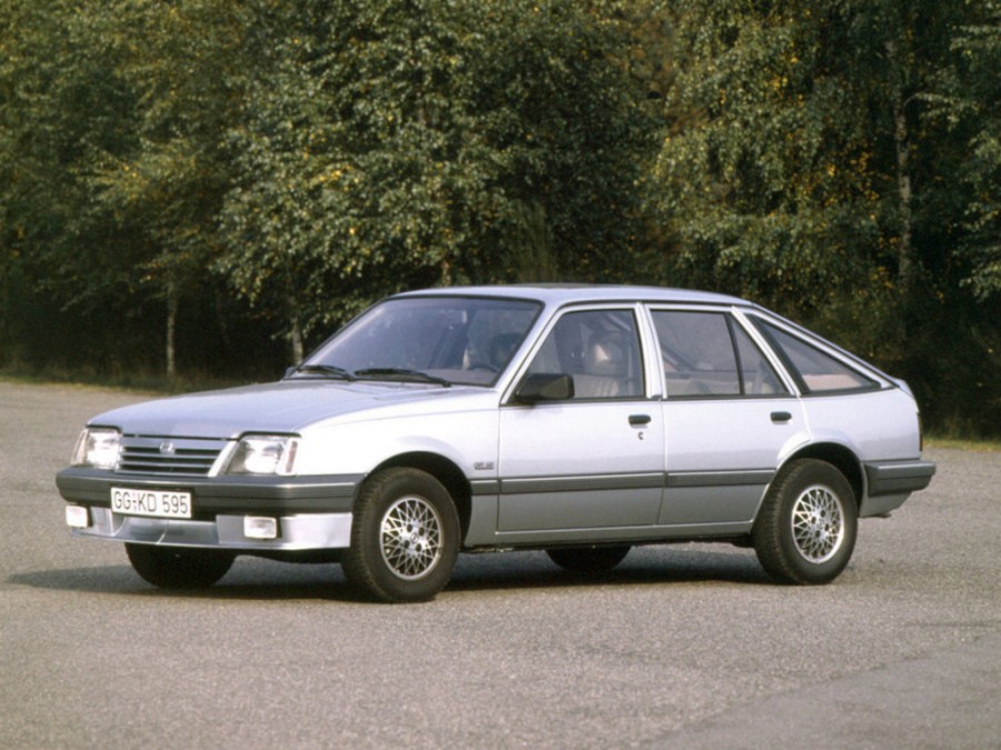 Opel Ascona хетчбэк, 3 поколение [2-й рестайлинг] - отзывы, фото и характеристики на Car.ru