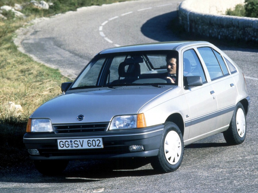 Opel Kadett хетчбэк 5-дв., E [рестайлинг] - отзывы, фото и характеристики на Car.ru