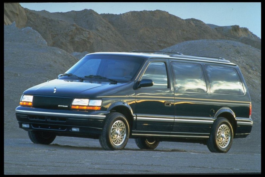Chrysler Town and Country минивэн, 1990–1995, 2 поколение, 3.3 AT (150 л.с.), характеристики