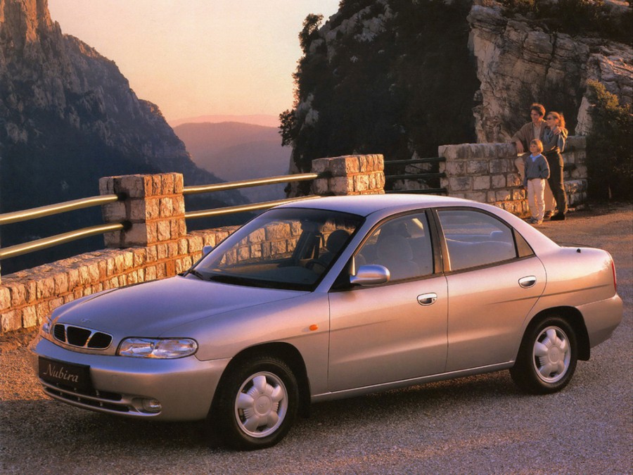 Daewoo Nubira седан, 1997–1999, J100, 1.6 AT (106 л.с.), характеристики