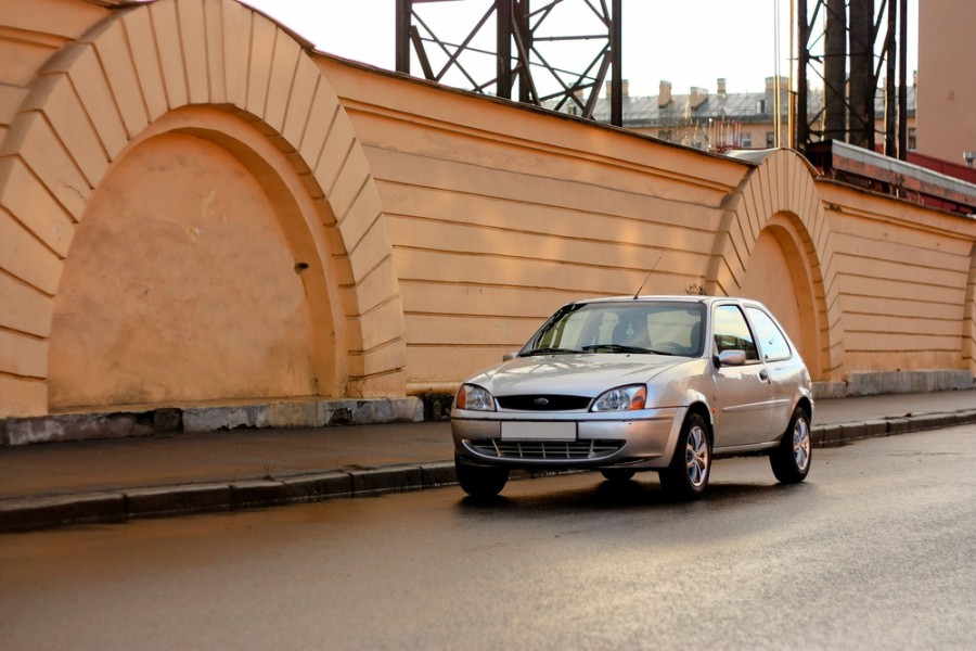 Ford Fiesta хетчбэк 3-дв., 1999–2006, 4 поколение [рестайлинг] - отзывы, фото и характеристики на Car.ru