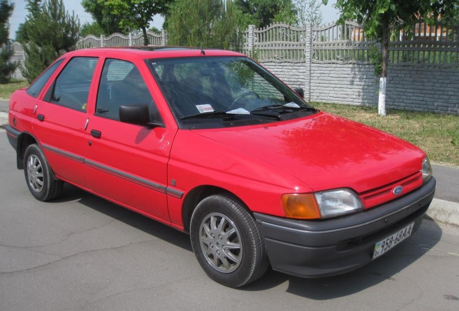 Ford Escort хетчбэк 5-дв., 1990–1992, 5 поколение - отзывы, фото и характеристики на Car.ru