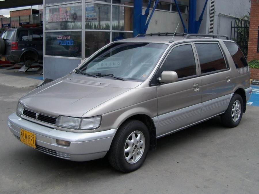 Hyundai Santamo минивэн 5-дв., 1997–2002, 1 поколение, 2.0 MT (138 л.с.), характеристики
