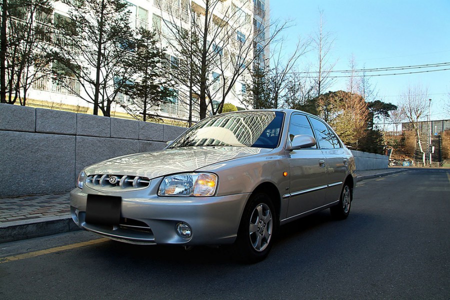Hyundai Verna хетчбэк 5-дв., 2000–2003, LC, 1.3 AT (85 л.с.), характеристики