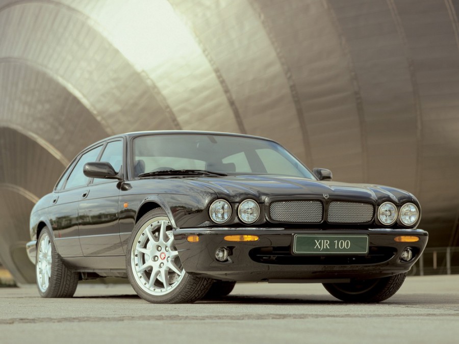 Jaguar XJ XJR 100 седан, 1997–2003, X308 [рестайлинг], 4.0 MT (370 л.с.), характеристики