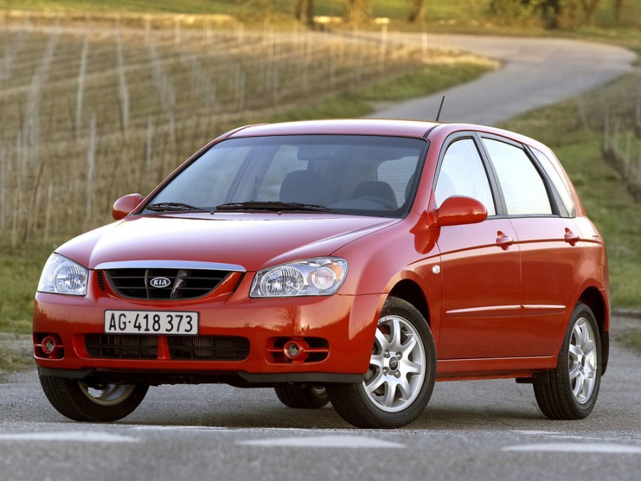 Kia Cerato хетчбэк, 2004–2006, 1 поколение - отзывы, фото и характеристики на Car.ru
