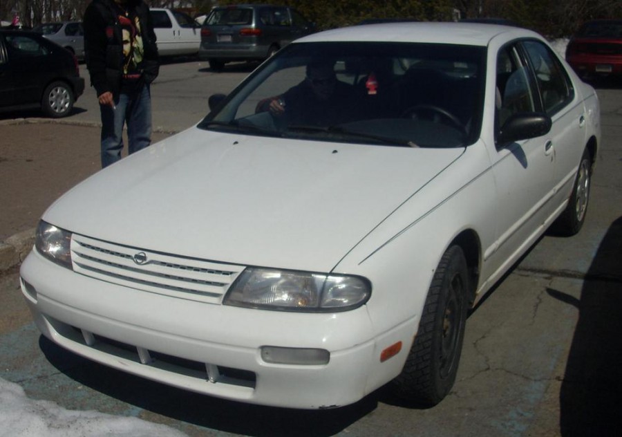 Nissan Altima седан, 1995–1997, U13 [рестайлинг], 2.4 AT (150 л.с.), характеристики