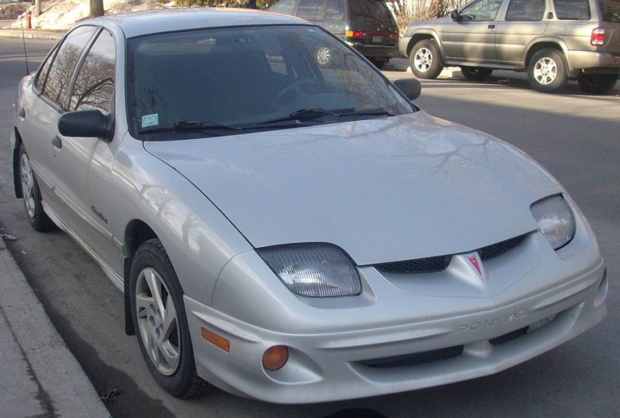 Pontiac Sunfire SE седан, 2000–2002, 1 поколение [рестайлинг] - отзывы, фото и характеристики на Car.ru