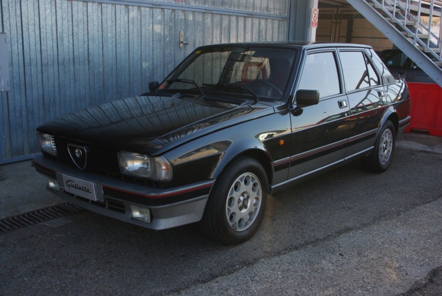 Alfa Romeo Giulietta Turbodelta седан 4-дв., 1983–1985, 116 [2-й рестайлинг] - отзывы, фото и характеристики на Car.ru