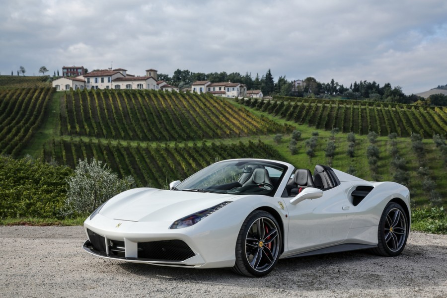 Ferrari 488 Spider родстер, 2016–2016, 1 поколение - отзывы, фото и характеристики на Car.ru