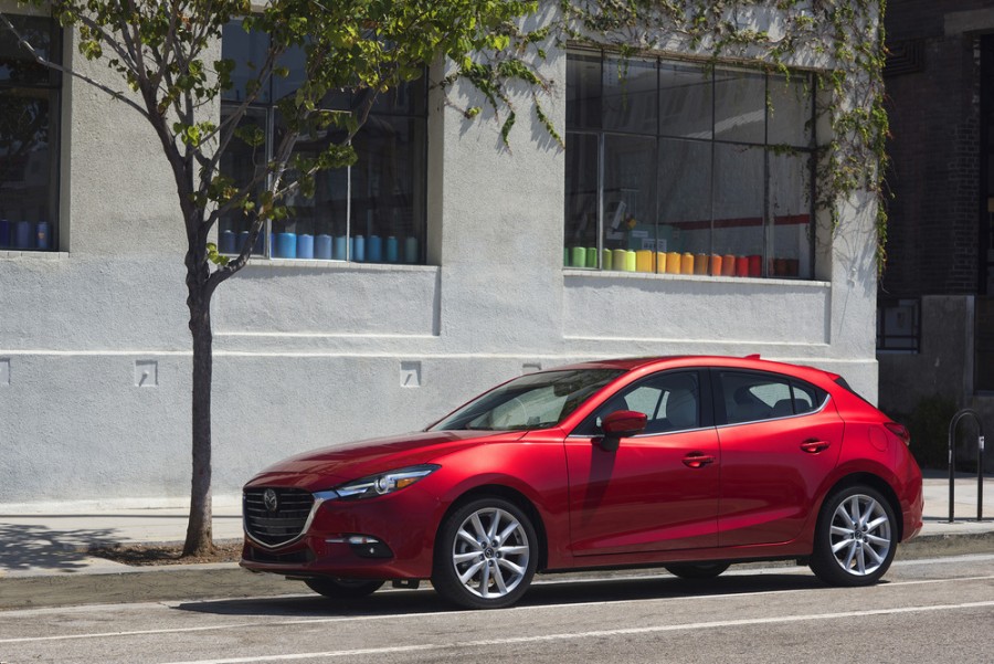 Mazda 3 хетчбэк, 2016–2016, BM [рестайлинг], 1.5 AT (120 л.с.), Active+, опции