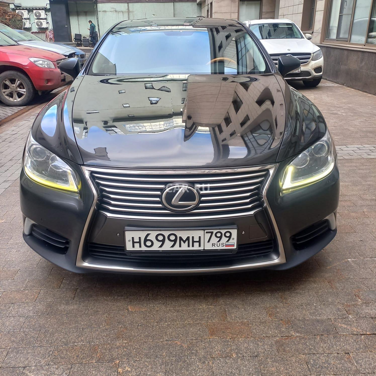 Lexus LS, Москва