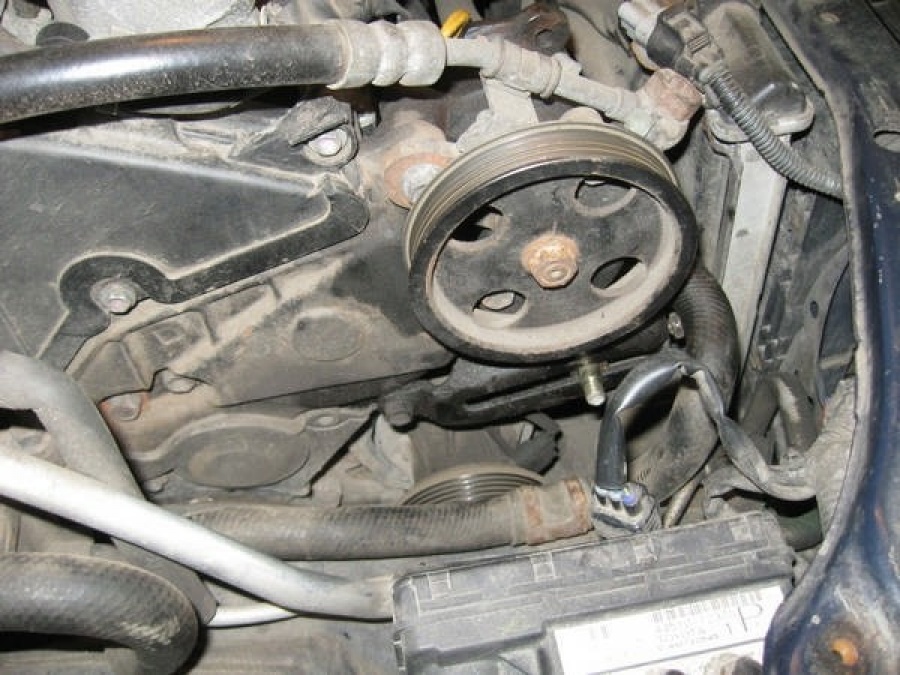 Снятие шкива ГУ на двигателе 1CD-FTV Toyota