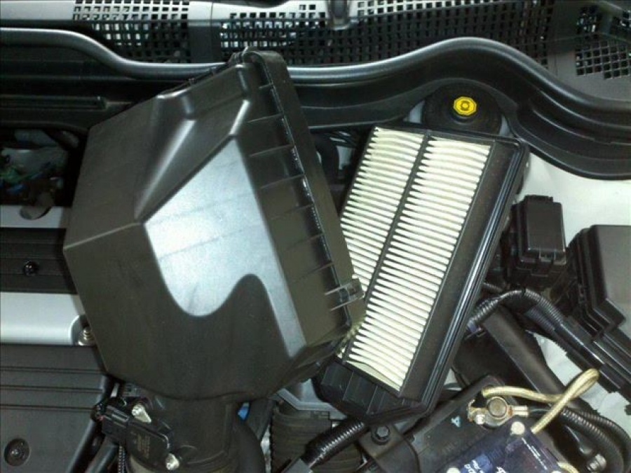 Фильтр воздушный хонда срв 3. Фильтр воздушный Хонда СРВ. Honda CRV фильтр воздушный 2.4. Воздушный фильтр Honda CRV 2004 год. Воздушный фильтр для Honda CR V 2006.