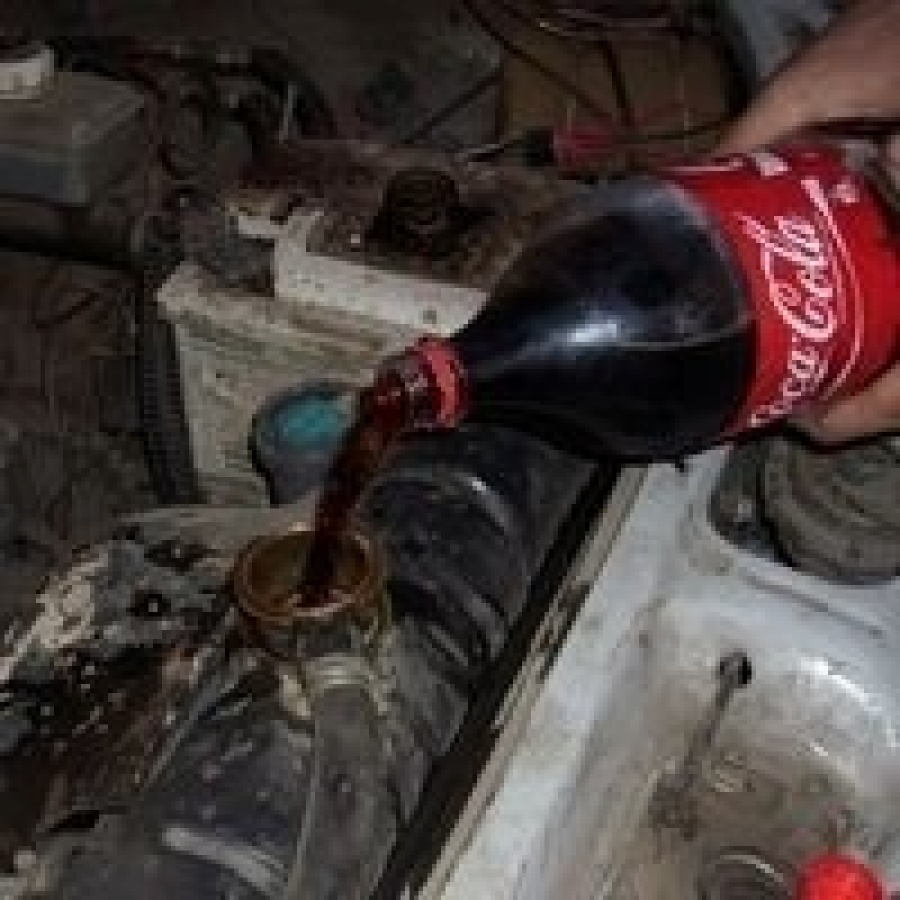 Кока Кола очищает систему охлаждения двигателя