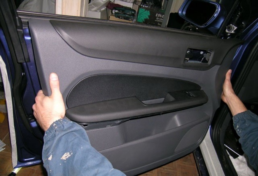 установка обшивки двери Форд Фокус 2