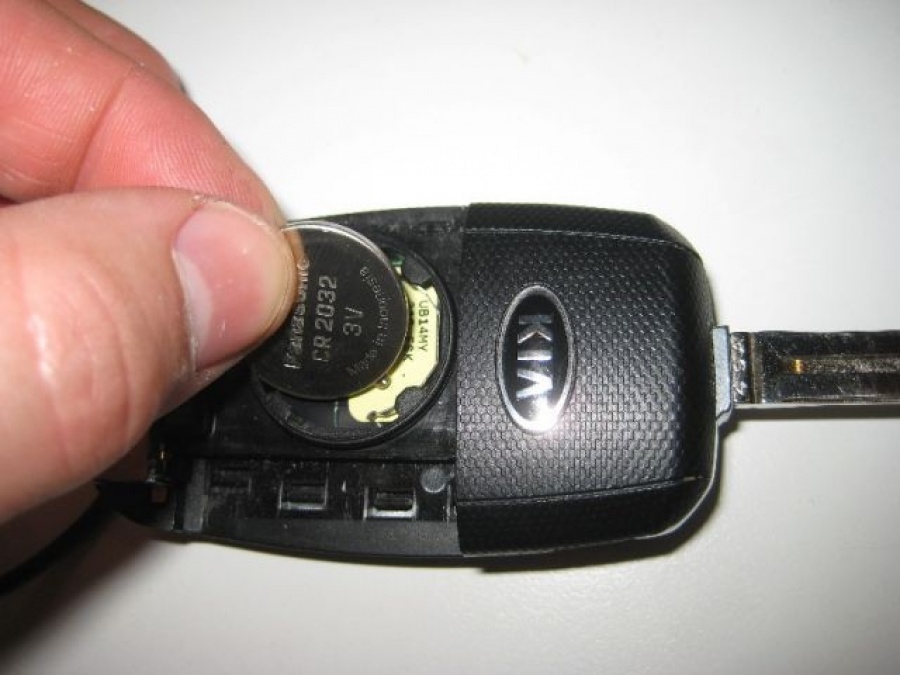 Как заменить батарейку в ключе на автомобилях Киа?