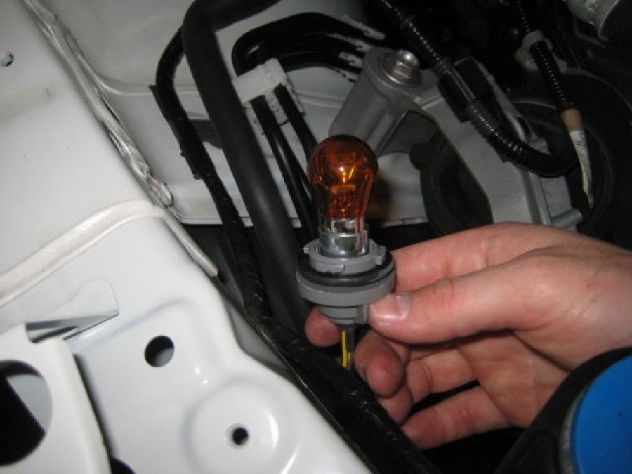 Замена лампы мазда сх5. Лампа ближнего света Мазда СХ 5. Мазда CX 5 лампы ближнего света. Лампочки габаритов Mazda CX-5. Лампа ближнего света Mazda cx5.