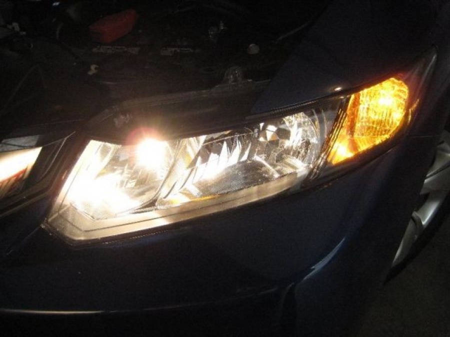 Замена лампочек ближнего света Honda Civic 4d